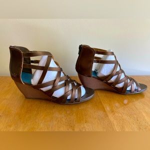 Blowfish strapped copper wedge sandals 6.5